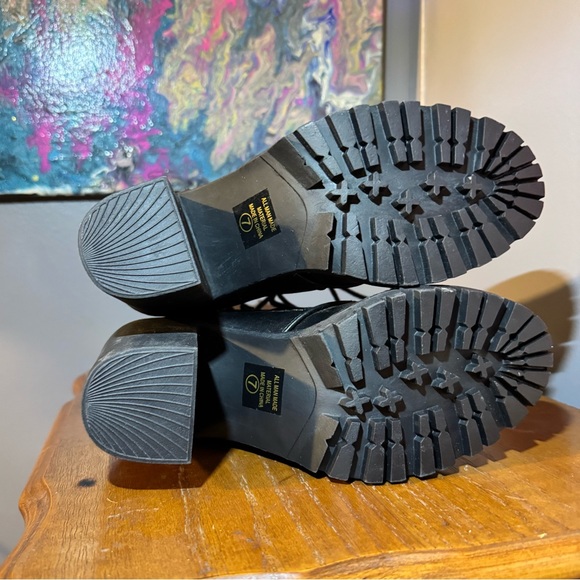 SODA Heeled Combat Boots - size 7 - Picture 2 of 2